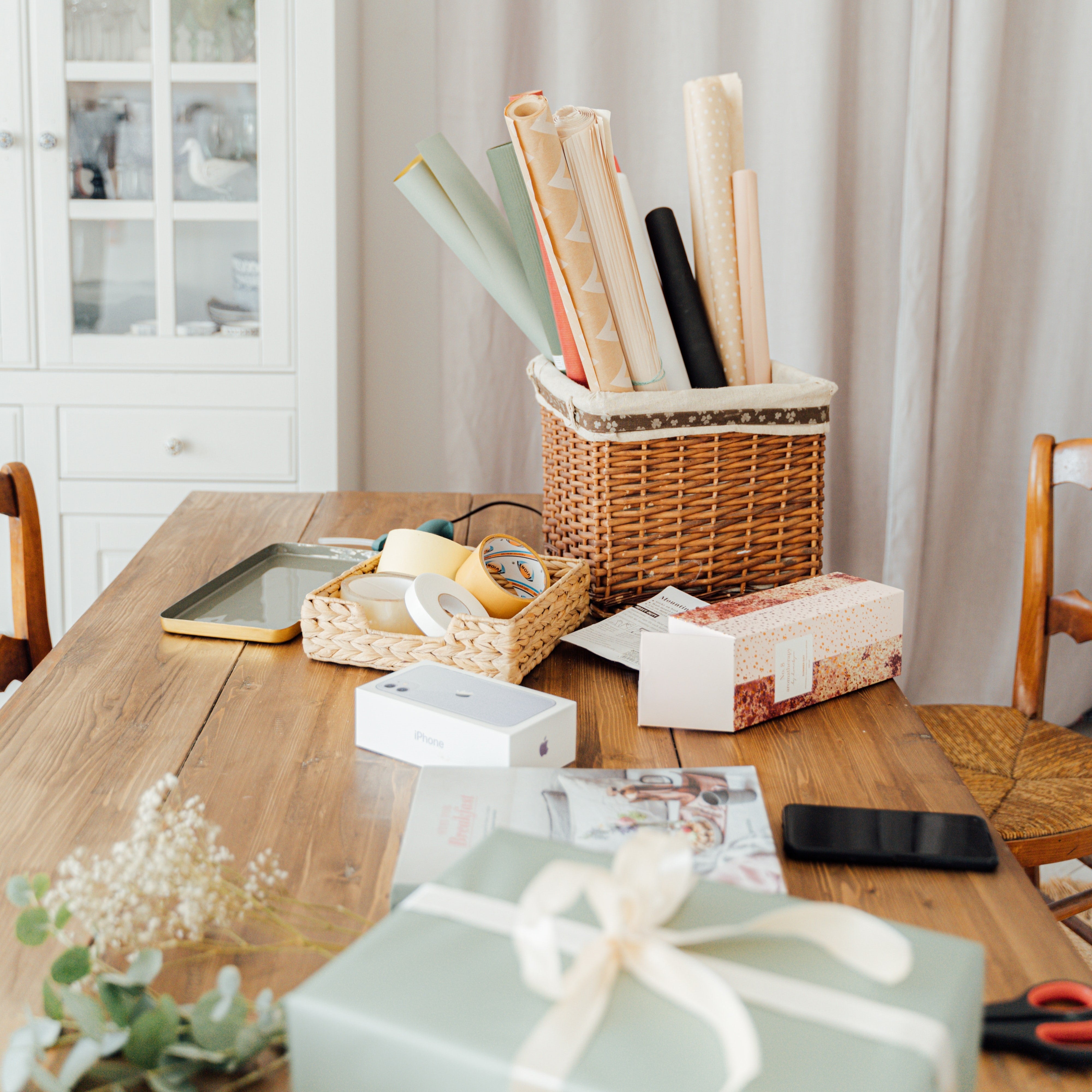 DIY: How to curate a gift basket (Pexels Image)