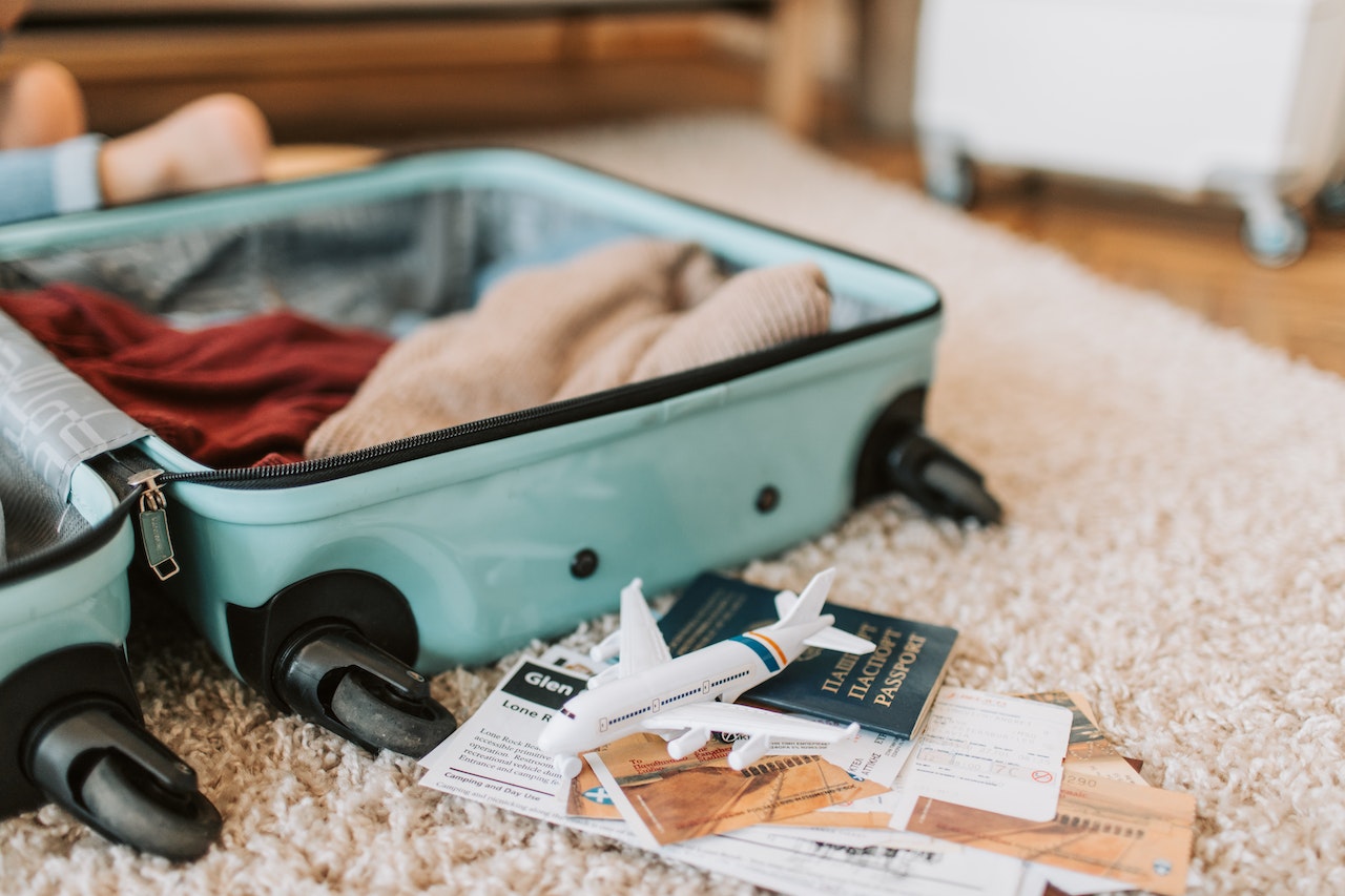 Weekend getaway essentials - Pexel image