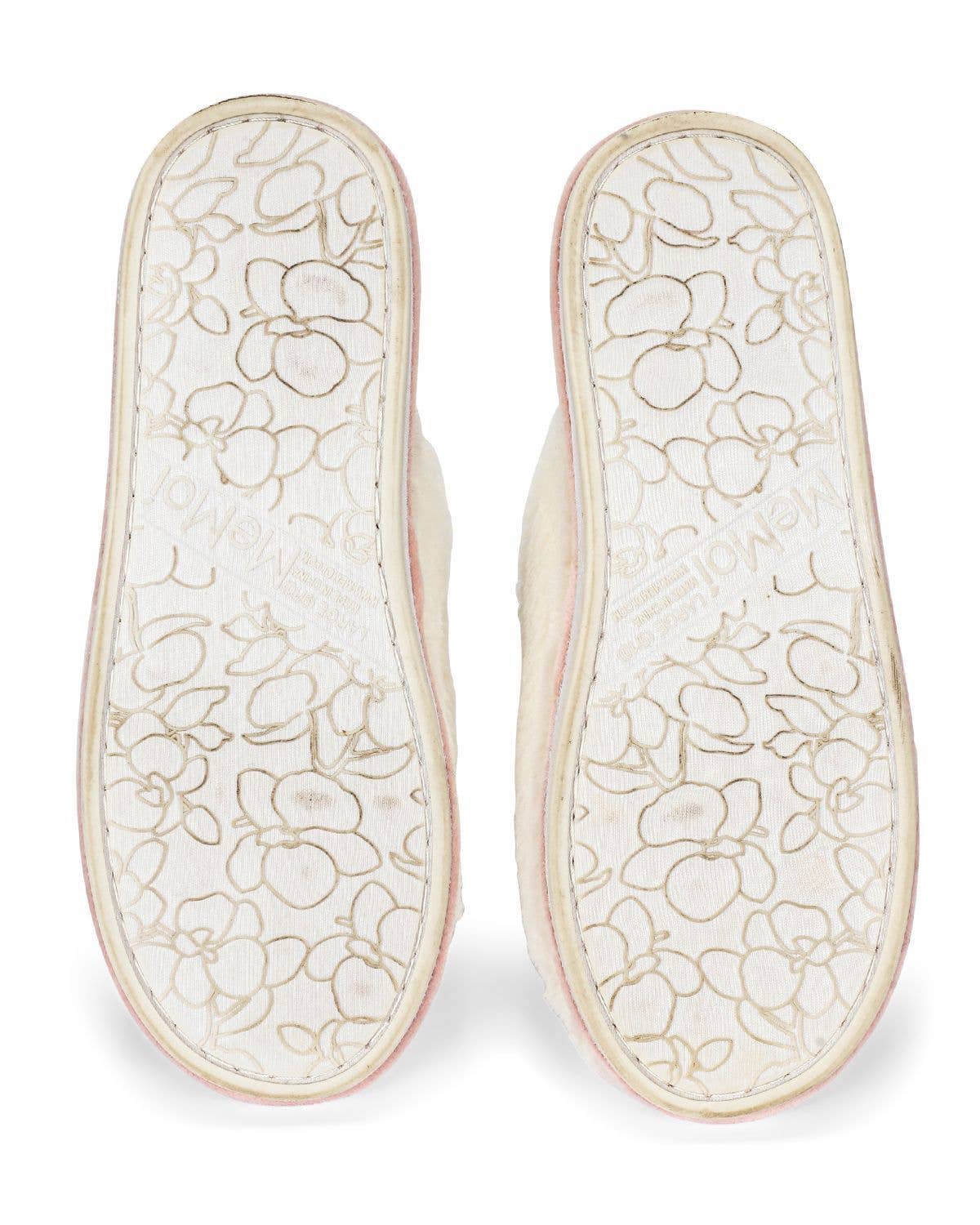 Women's 3D Heart Plush Slippers: Ivory / S 5-6