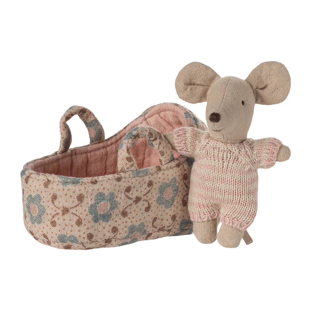 Knitted mouse toy with a floral-patterned basket on a white background