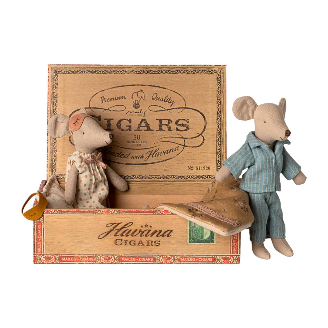 Maileg - Mum & Dad in Cigar Box