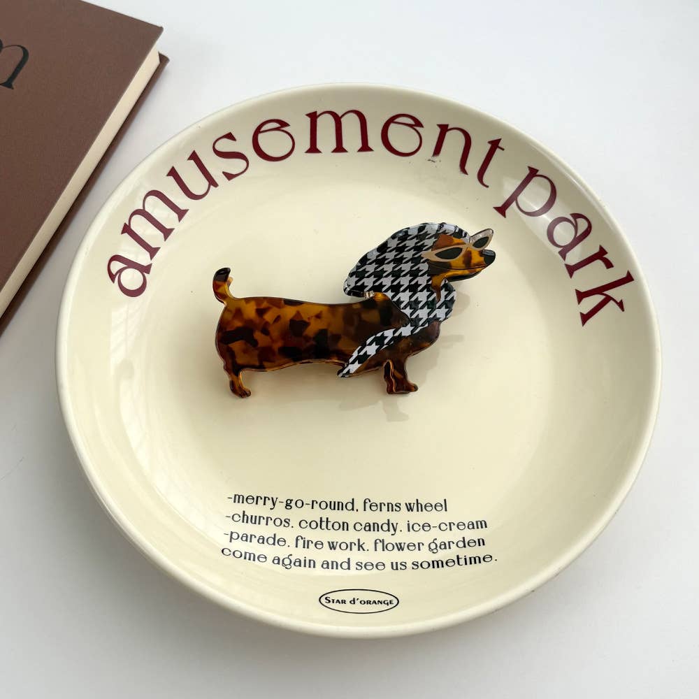 Decorative plate with a dachshund Jaw Clip on it